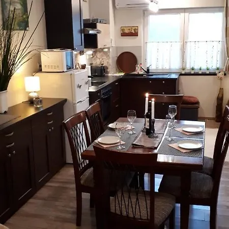 Hedi Vendeghaz Apartment *