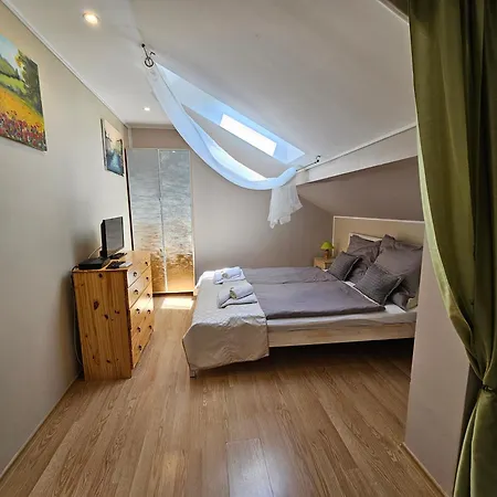 Hedi Vendeghaz Apartment