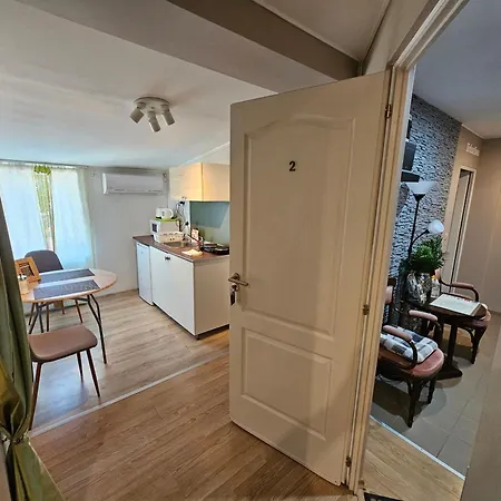 Hedi Vendeghaz Apartament *