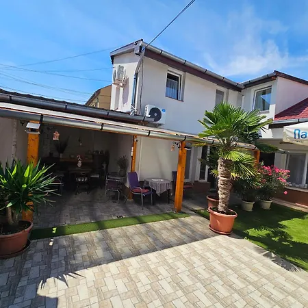 Hedi Vendeghaz Apartament Eger