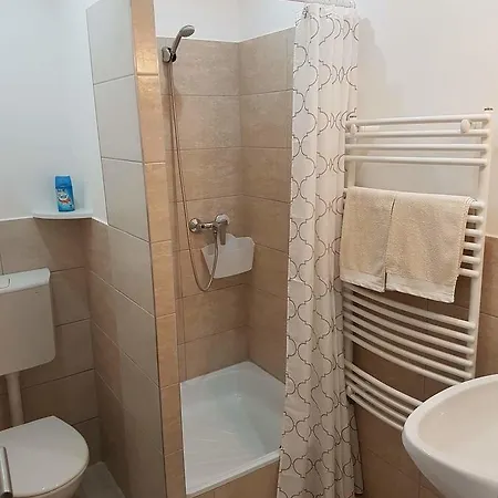 Hedi Vendeghaz Apartment