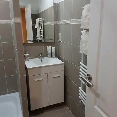 Apartment Hedi Vendeghaz *