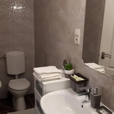 Hedi Vendeghaz Eğri