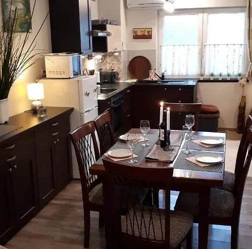 Hedi Vendeghaz Apartmán *